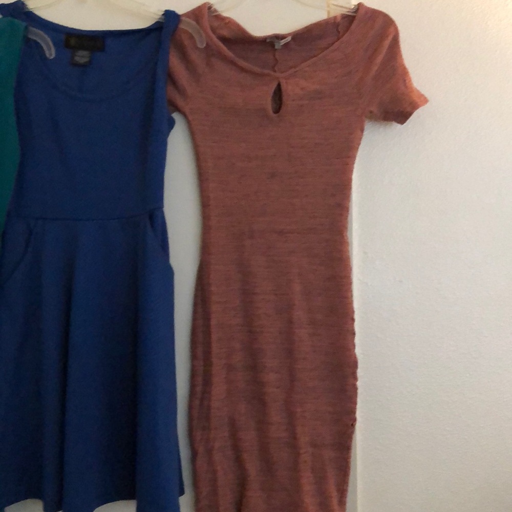 Dresses - Picture 3 of 4